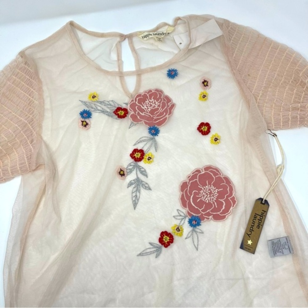 Hippie Laundry NWT Blush Pink Top appliqué flowers Gathered sleeves Size large